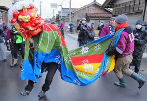 05冬優秀賞　「飴獅子が舞う」　新井勝義_1